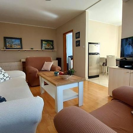 Apartman Ana Pula - Calm, Free Parking, Close To Center Esterno foto